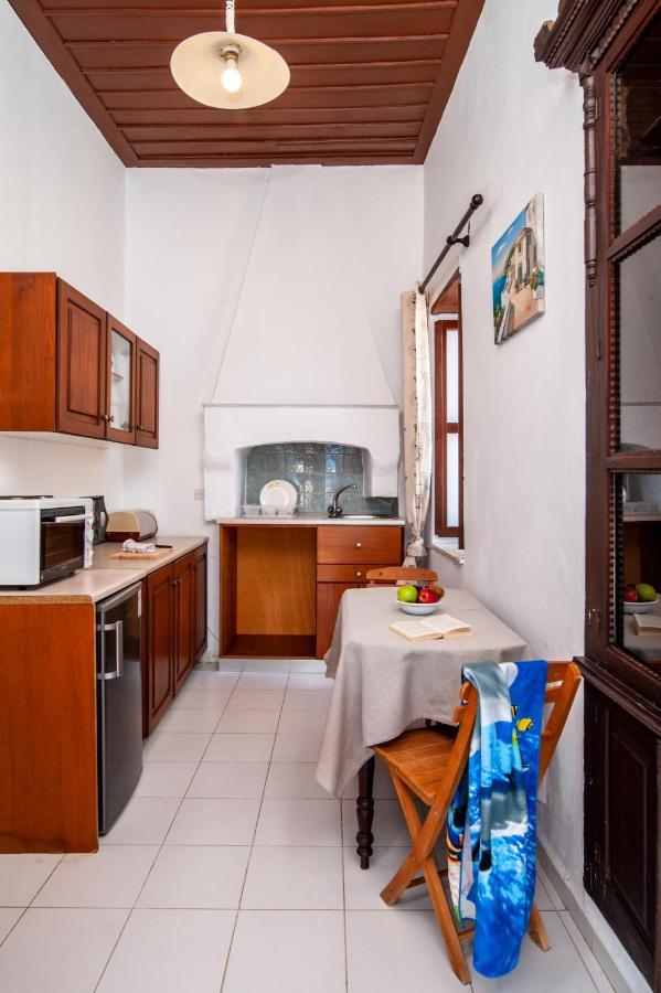 Apartamento Kiki&Nina Chalki Town Exterior foto